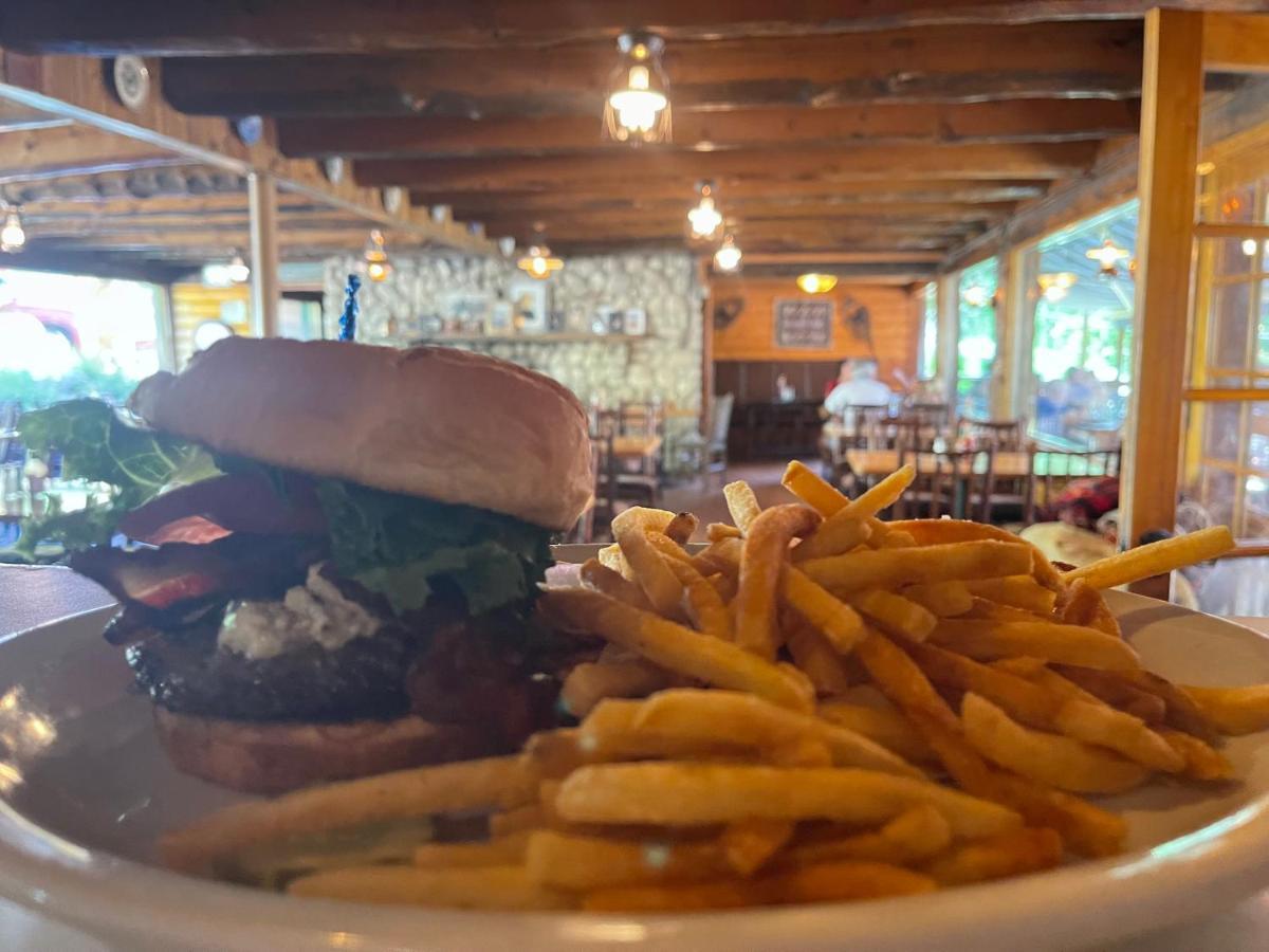 Silver Fork Lodge & Restaurant Brighton エクステリア 写真